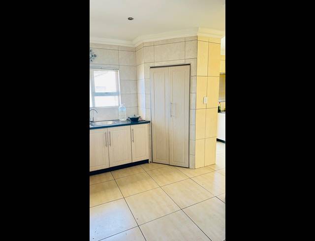 3 BEDROOM FREEHOLD FOR SALE IN THERESAPARK